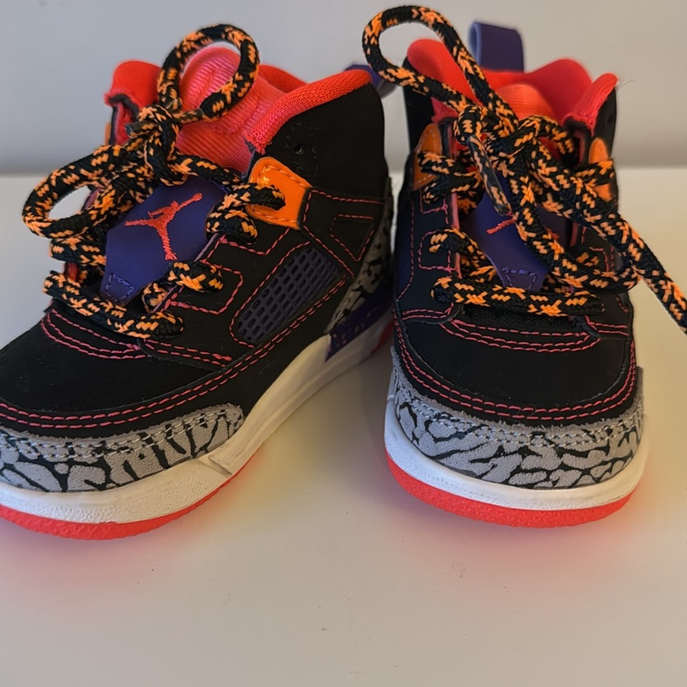 Jordan spizike Tasmanian devil sneakers - Picture 2 of 3